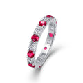 Bague d'éternité en argent S925 plaqué platine 2,4g avec rubis synthétique et pierres blanches - bague délicate empilable pour femme