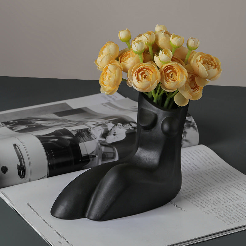 Vase de décoration en forme de corps féminin