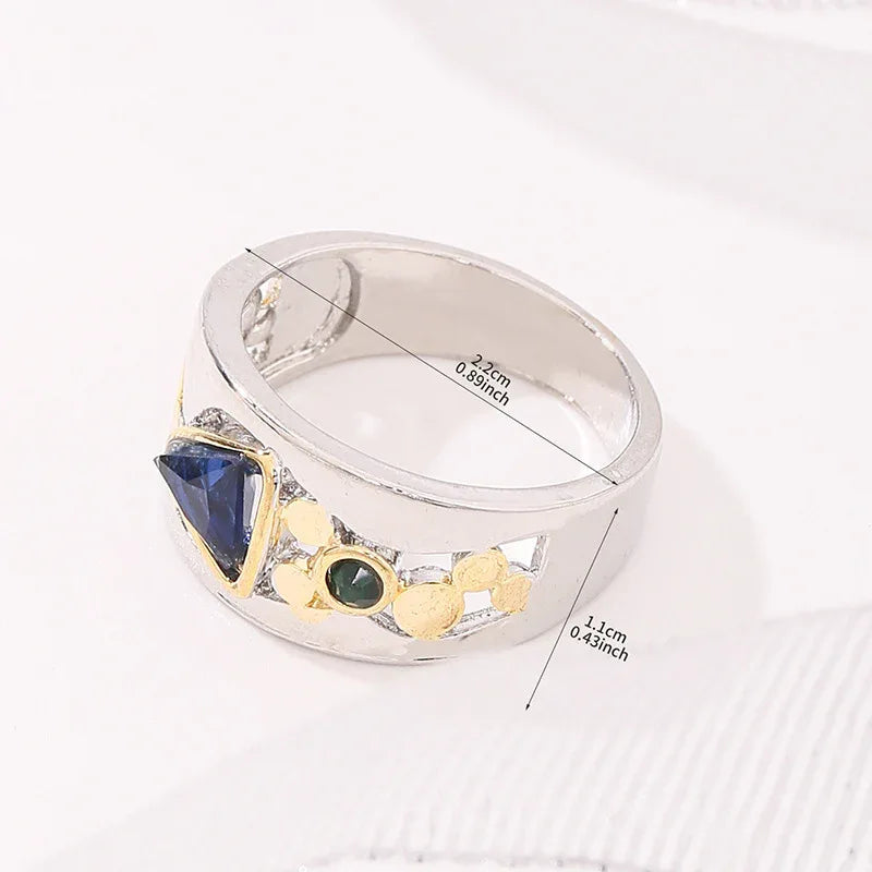 Ensemble de bague de fiançailles créative ajourée avec zirconiums verts éclatants