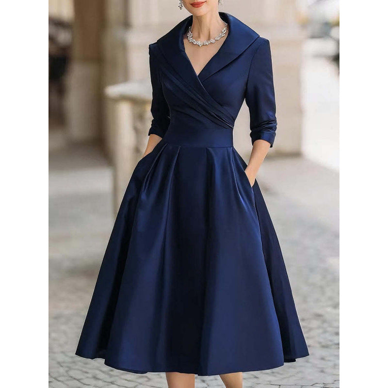 Robe élégante cintrée à taille haute, manches longues, coupe asymétrique raffinée