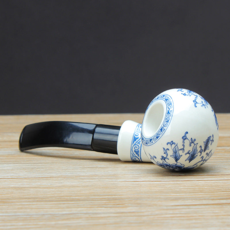 Pipe en porcelaine bleue et blanche