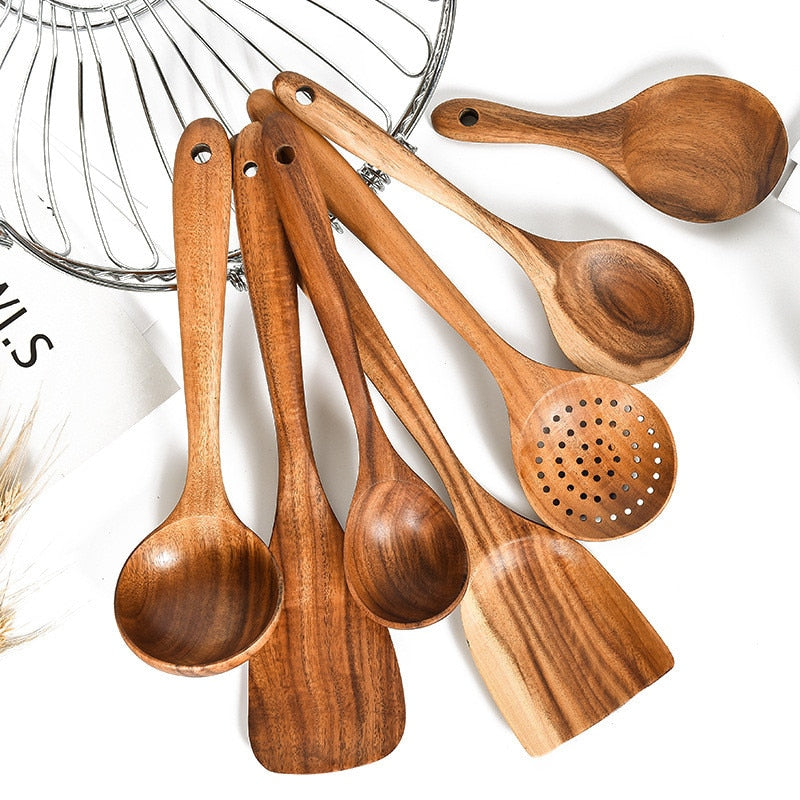 Set d'ustensiles de cuisine en teck naturel : cuillère, louche, spatule, écumoire, passoire à riz, outils pratiques