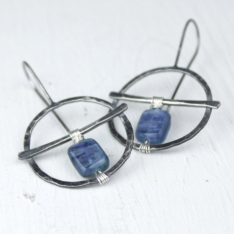 Boucles d'oreilles vintage faites à la main en lapis-lazuli naturel