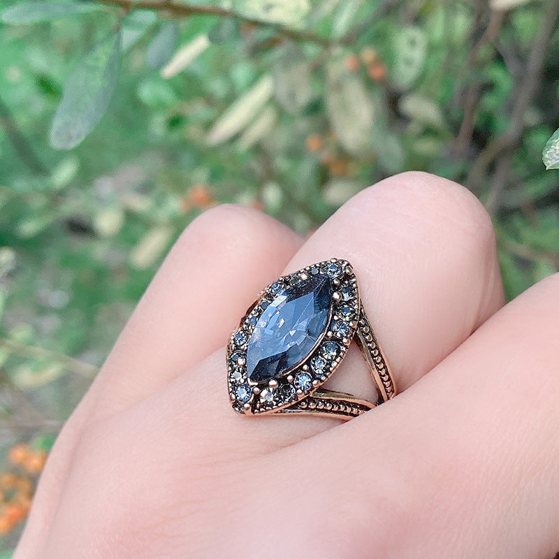 Bague Vintage Exquise de Luxe Discrète en Cristal