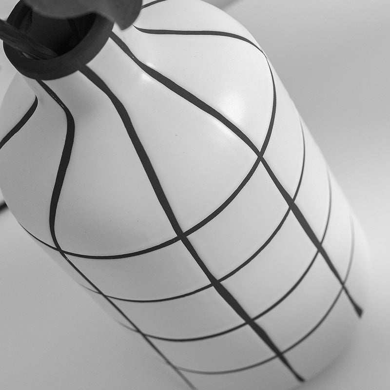 Accessoires de maison en noir et blanc ornements arrangement floral style nordique