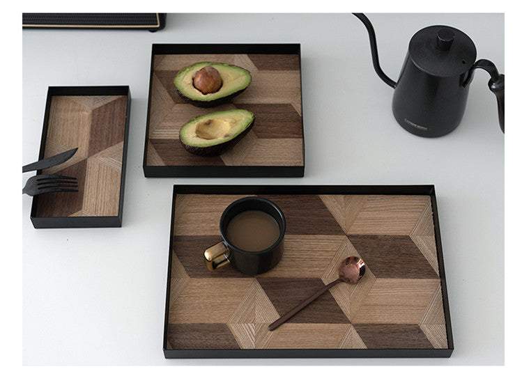 Plateau décoratif en fer forgé et bois à partir de l'assiette dîner