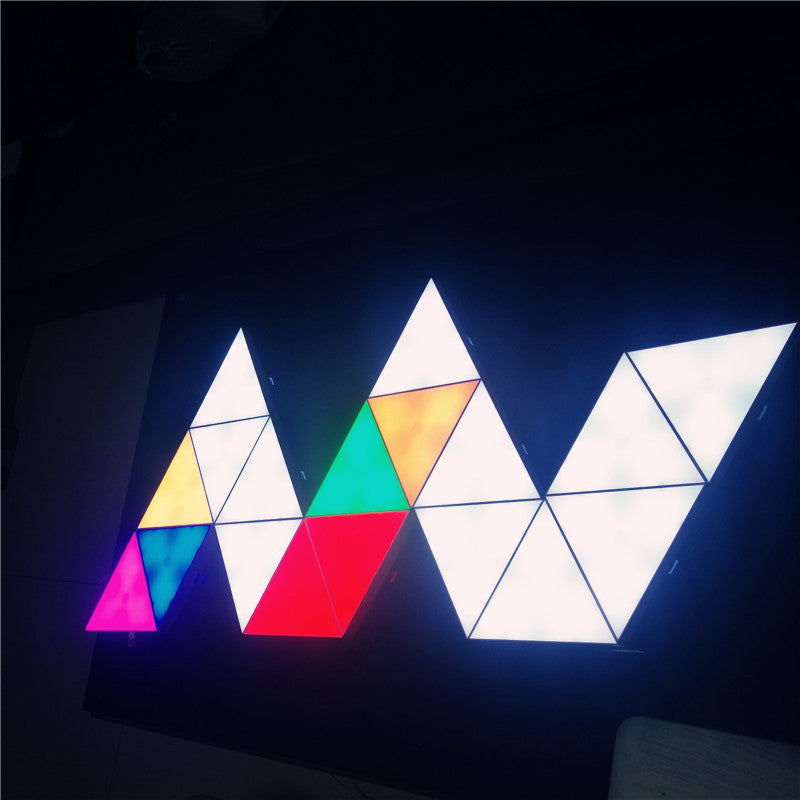 Éclairage modulaire triangulaire libre à LED pour décoration avec connexion libre