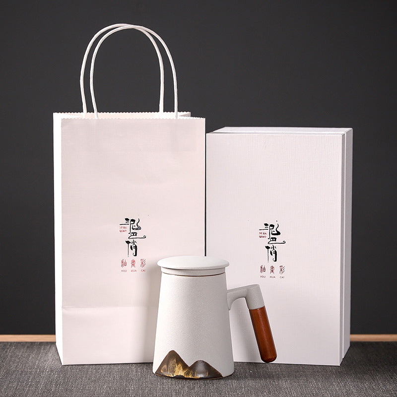 Tasse peinte à la main Factory Creative Yuanshan avec poigné en bois, tasse à thé en céramique avec couvercle et filtre, trois pièces, bureau, maison