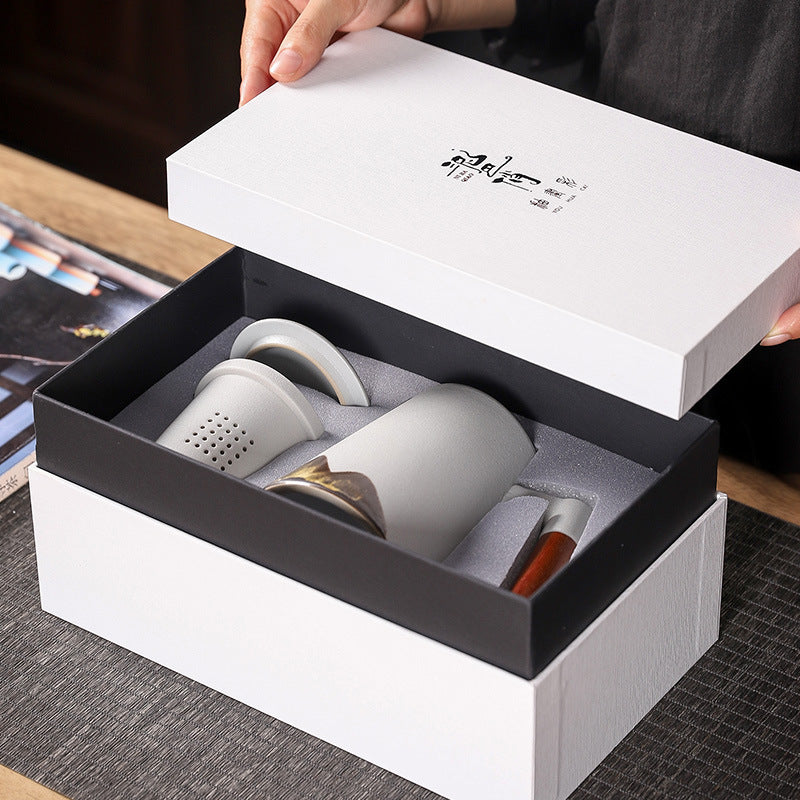 Tasse peinte à la main Factory Creative Yuanshan avec poigné en bois, tasse à thé en céramique avec couvercle et filtre, trois pièces, bureau, maison