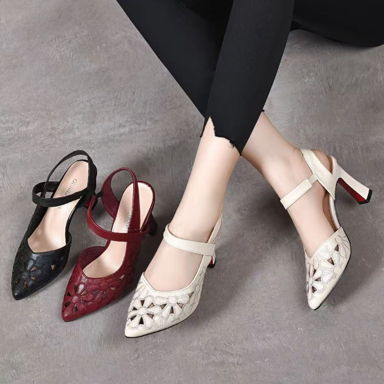 Sandales élégantes à talons hauts, bout pointu, cuir souple et découpe au talon