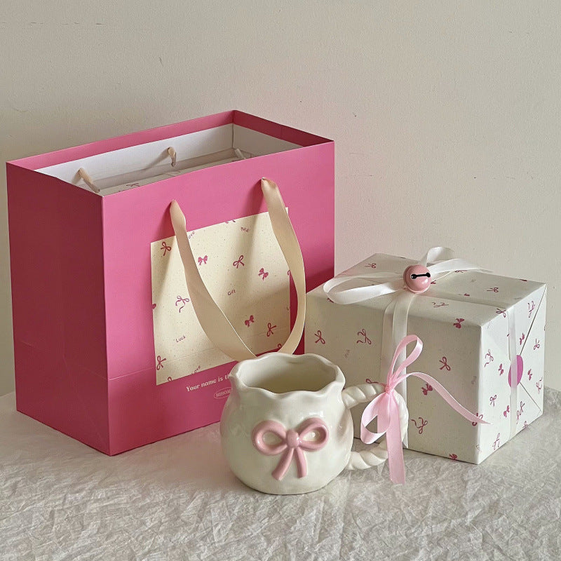 Mug en céramique artisanal irrégulier