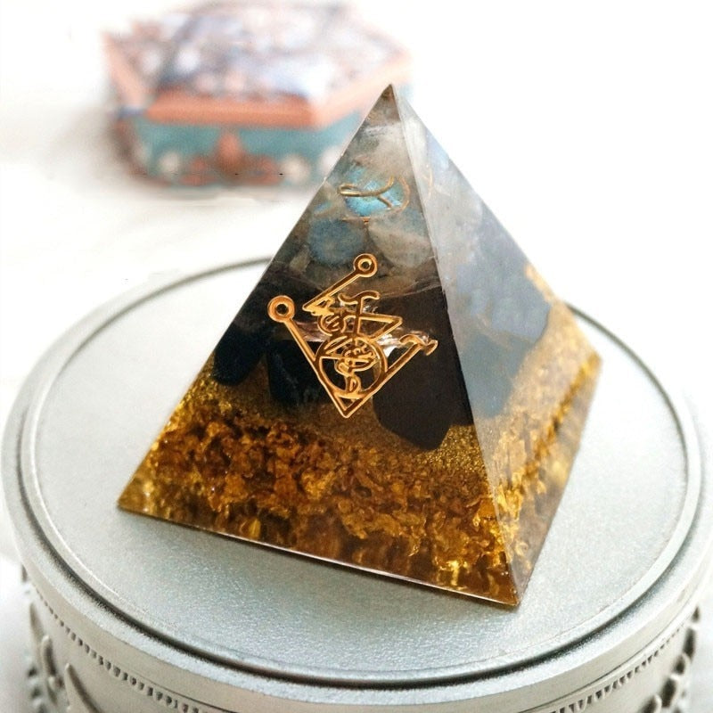 Pyramide Orgone en cristal naturel 4-5 cm – décoration énergétique en résine, cadeau