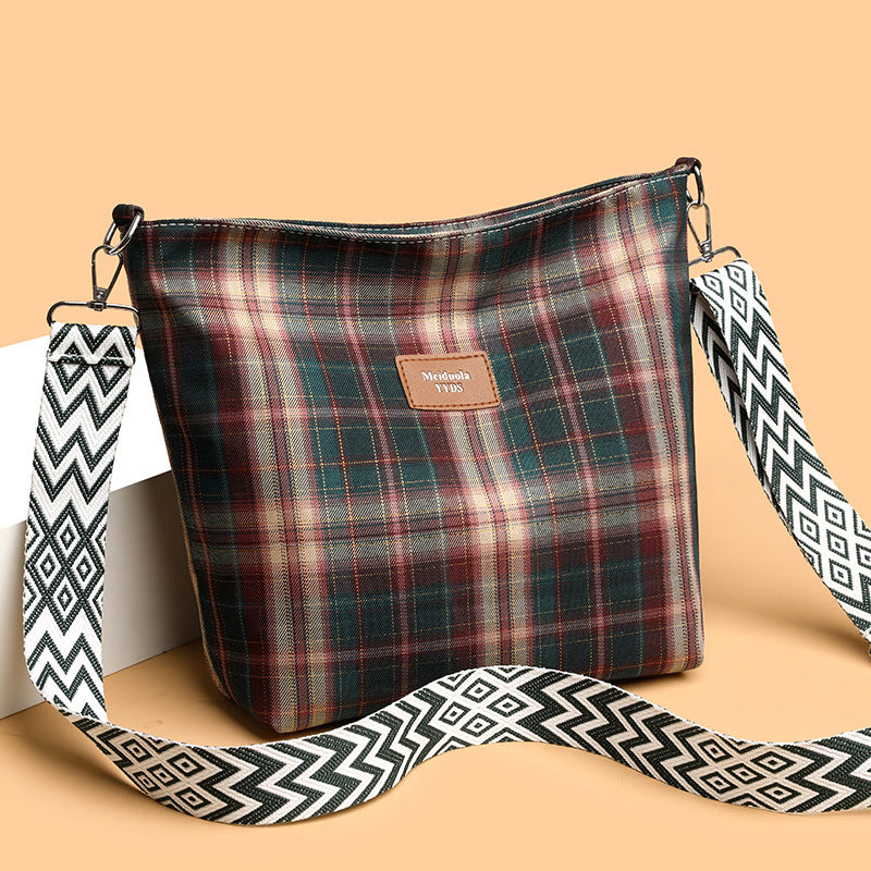 Sac messager polyvalent grand volume, une épaule, contraste de couleurs et motif à carreaux