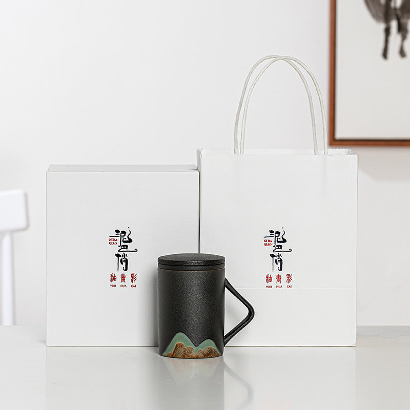 Tasse peinte à la main Factory Creative Yuanshan avec poigné en bois, tasse à thé en céramique avec couvercle et filtre, trois pièces, bureau, maison