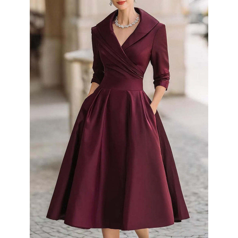 Robe élégante cintrée à taille haute, manches longues, coupe asymétrique raffinée