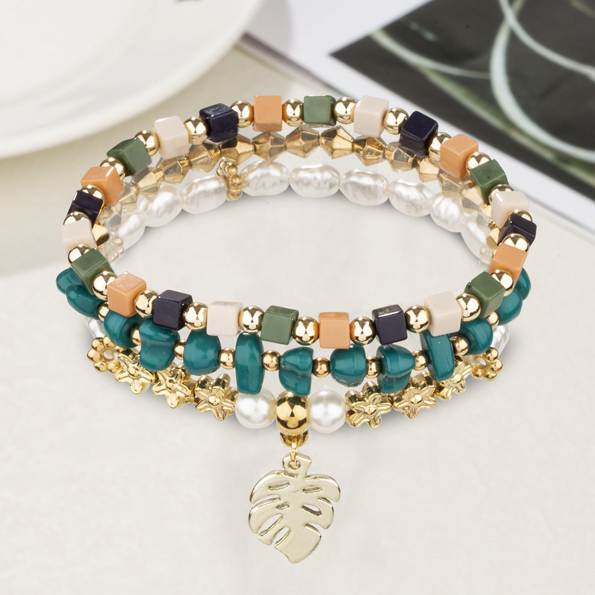 Bracelet en Pierre Ornementale Vintage Irregulier avec Pendentif Feuille