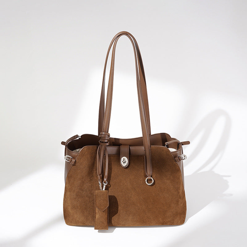 Sac à bandoulière polyvalent vintage en cuir velouté au design minimaliste doux