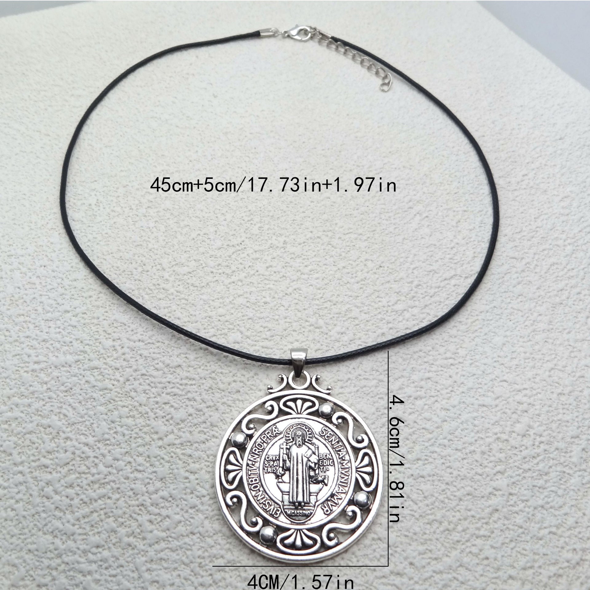 Collier Pendentif Rond Saint Benoît Vintage