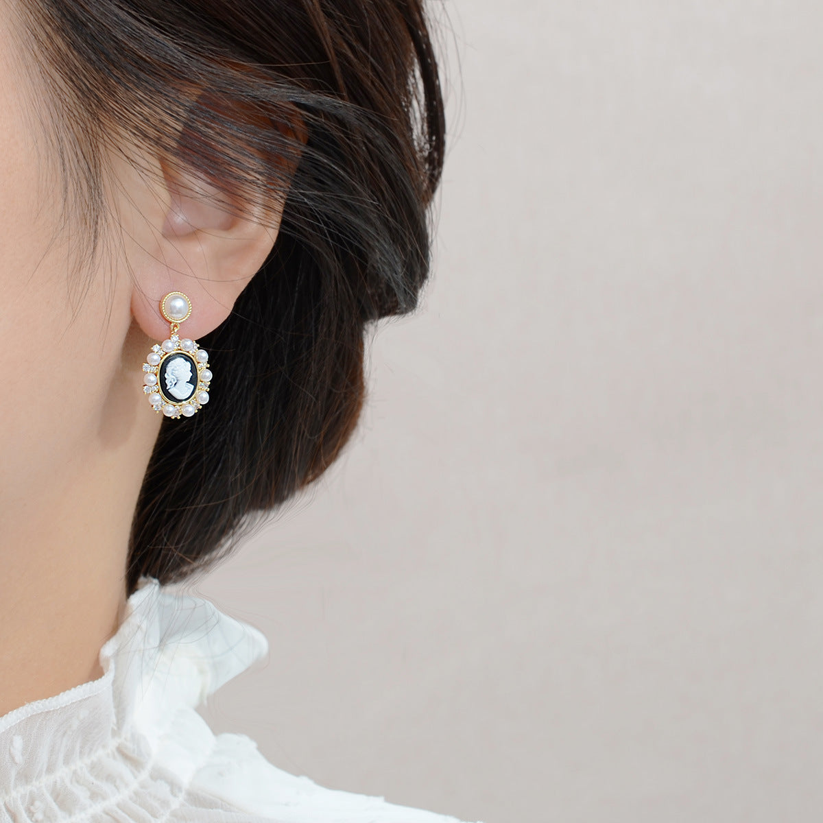 High-End Retro Baroque Relief Portrait Earrings