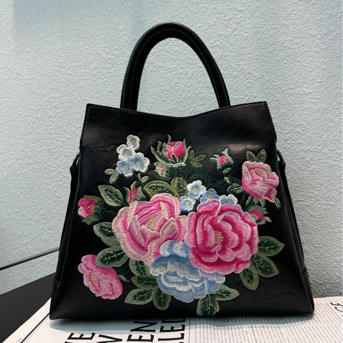 Sac Cabas avec Fleurs de Pivoine Brodées Design Ethnique Texturé Élégant