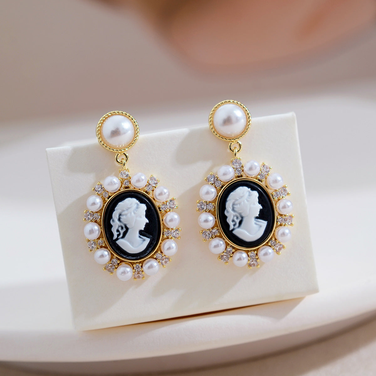 High-End Retro Baroque Relief Portrait Earrings