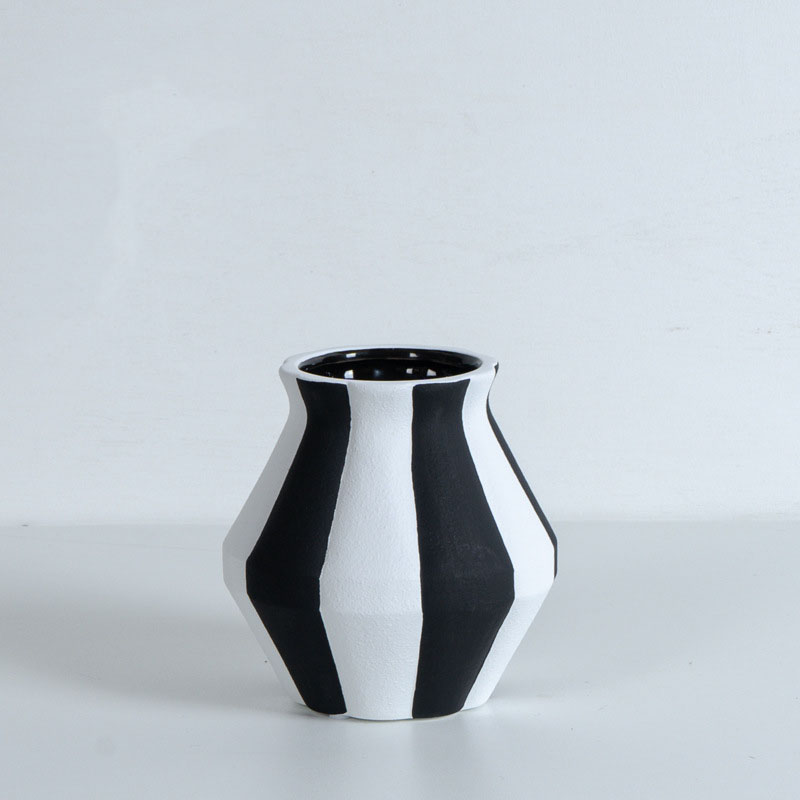 Vase en céramique simple créatif en pétales