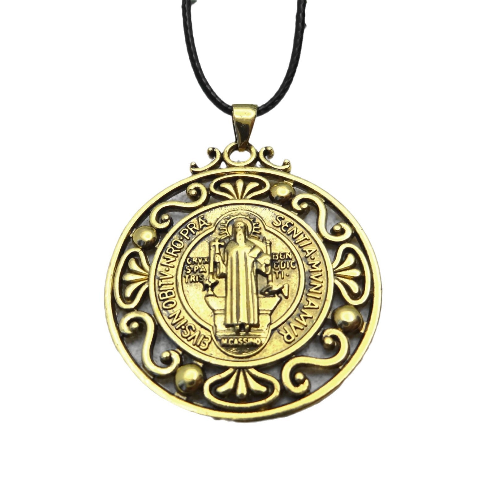 Collier Pendentif Rond Saint Benoît Vintage