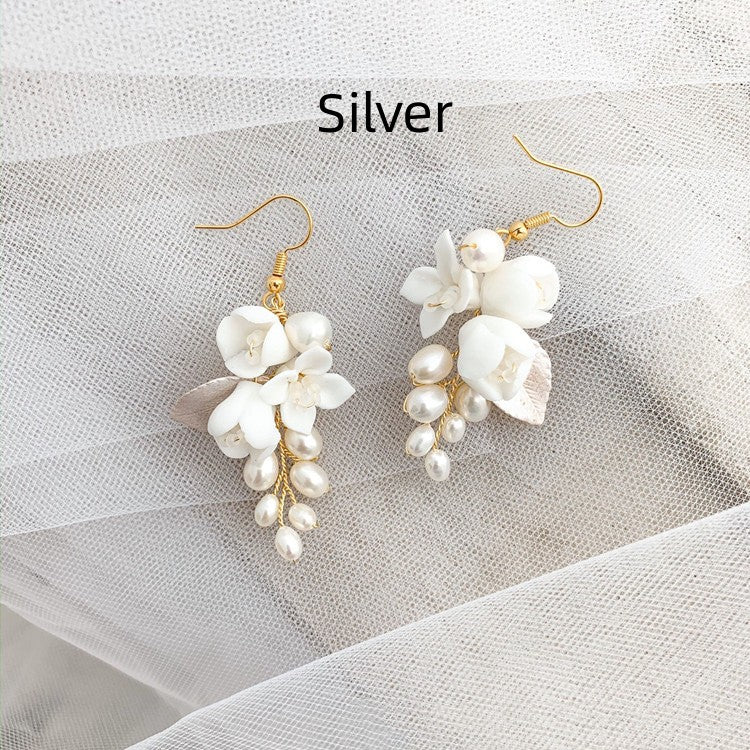Boucles d'oreilles Fleur en Céramique Blanche avec Crochet d'Oreille