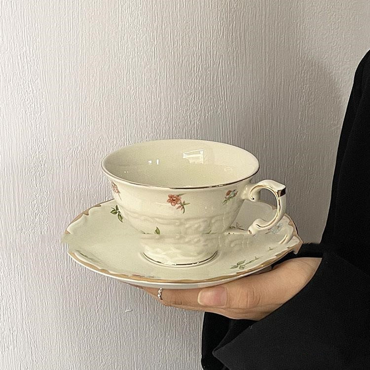 Service tasse et sous-tasse rétro romantique pour le thé de l'après-midi