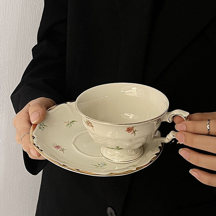 Service tasse et sous-tasse rétro romantique pour le thé de l'après-midi