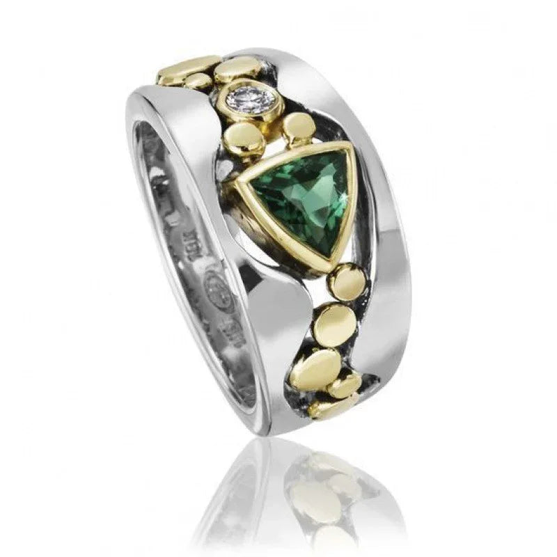 Ensemble de bague de fiançailles créative ajourée avec zirconiums verts éclatants