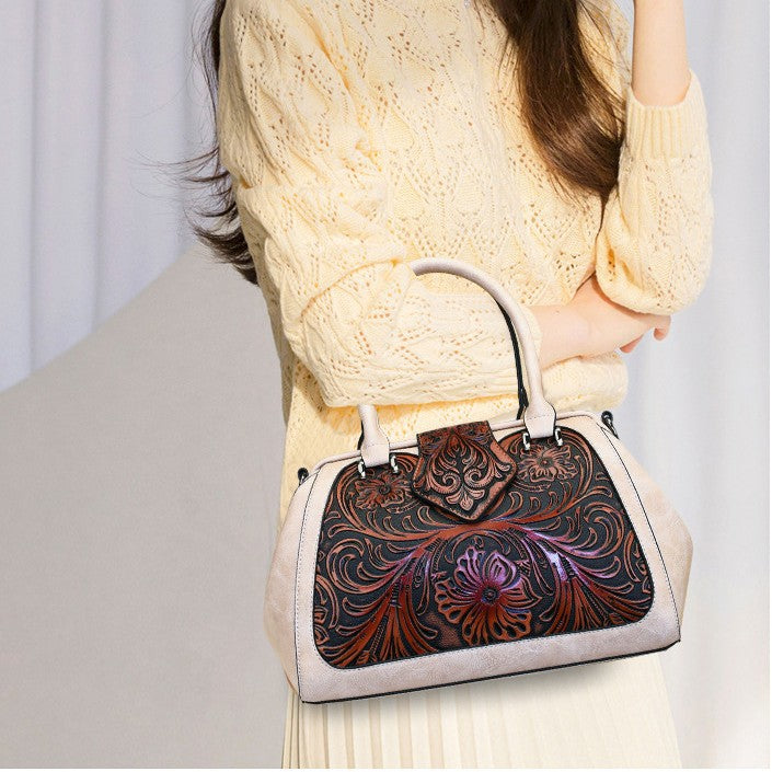 Sac à main sculpté artisanal pour femme avec bandoulière asymétrique en cuir