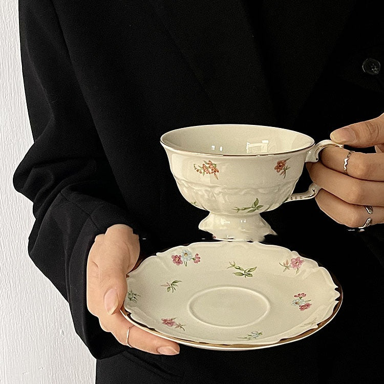 Service tasse et sous-tasse rétro romantique pour le thé de l'après-midi