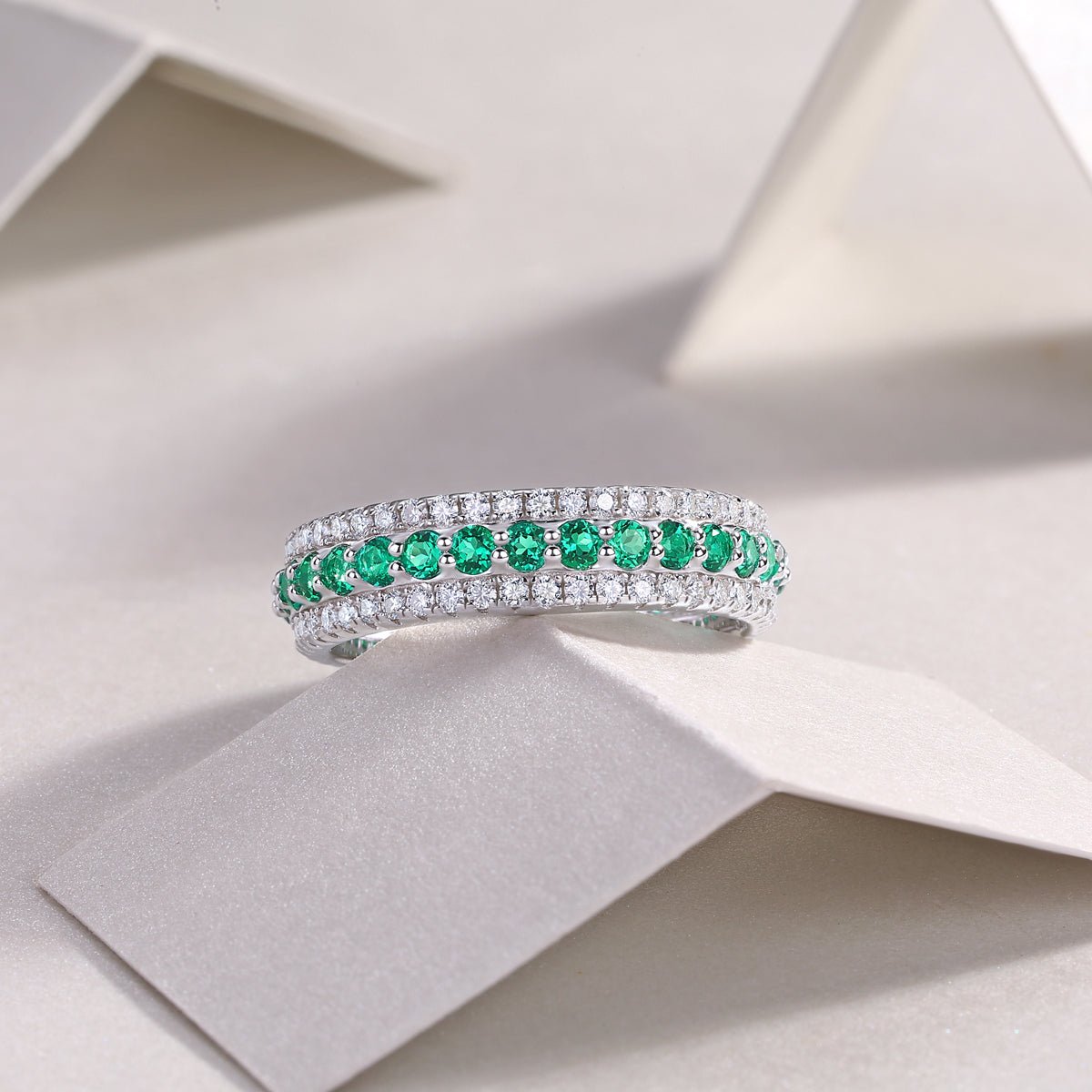 Bague 3,6g en argent sterling S925 plaqué platine, 3 rangs pavés vertes - IVOIRART.COM