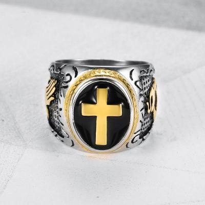 Bague croix pour homme en acier titane avec finition époxy, élégante et robuste - IVOIRART.COM