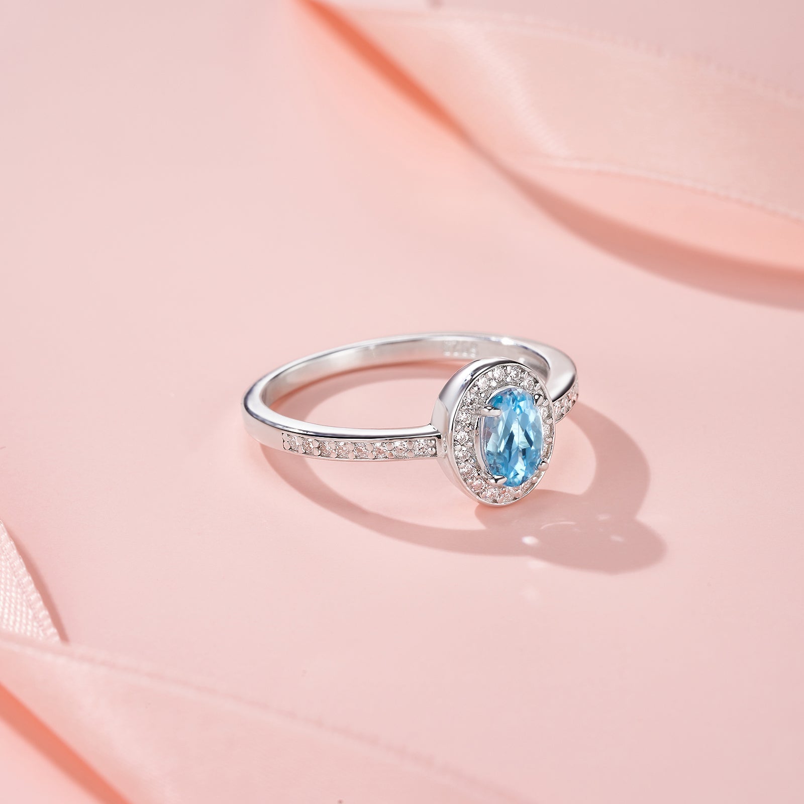 Bague délicate promise en argent sterling S925 plaqué platine, topaze bleue ovale halo 2g, bijou mode femme, coffret cadeau - IVOIRART.COM