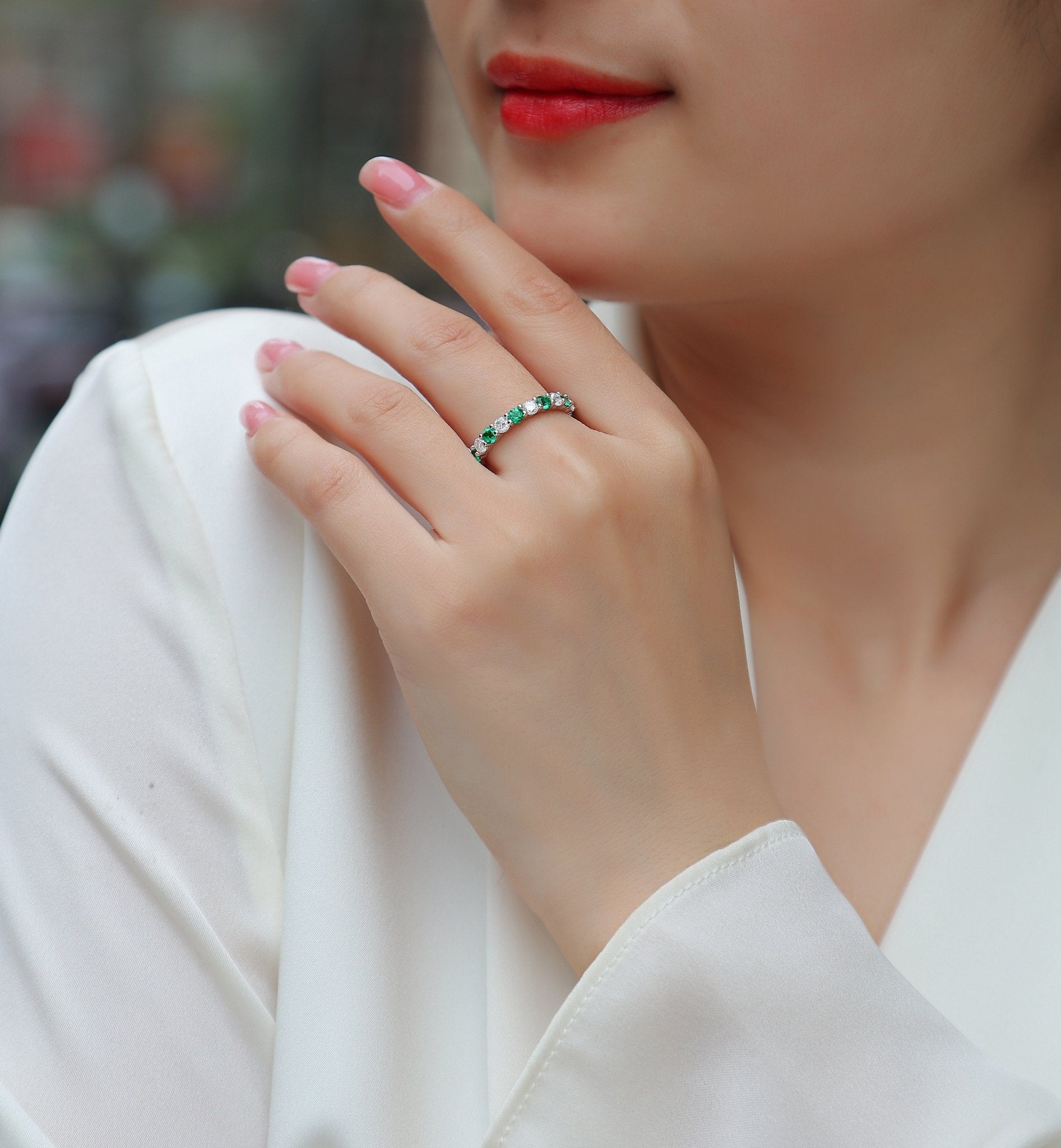 Bague d'Éternité 2,4g en Argent S925 Plaqué Platine, Pierres Vertes et Blanches Alternées - IVOIRART.COM