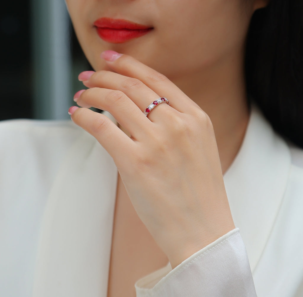 Bague d'éternité en argent S925 plaqué platine 2,4g avec rubis synthétique et pierres blanches - bague délicate empilable pour femme - IVOIRART.COM