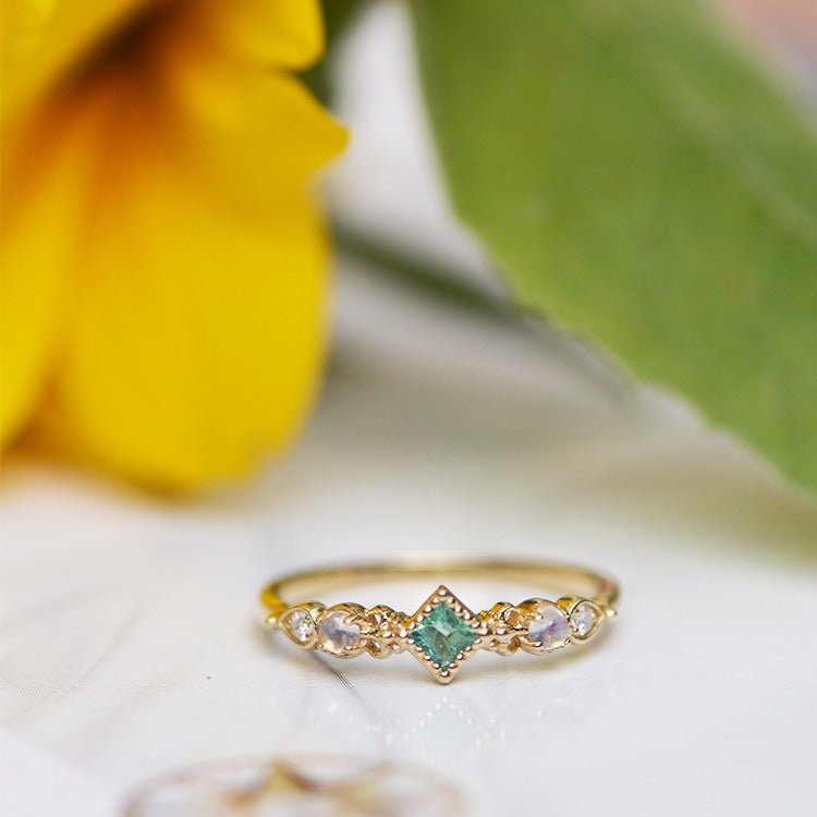 Bague Élégante à Monture Fine en Pierre de Lune pour Femmes, Tous Styles - IVOIRART.COM