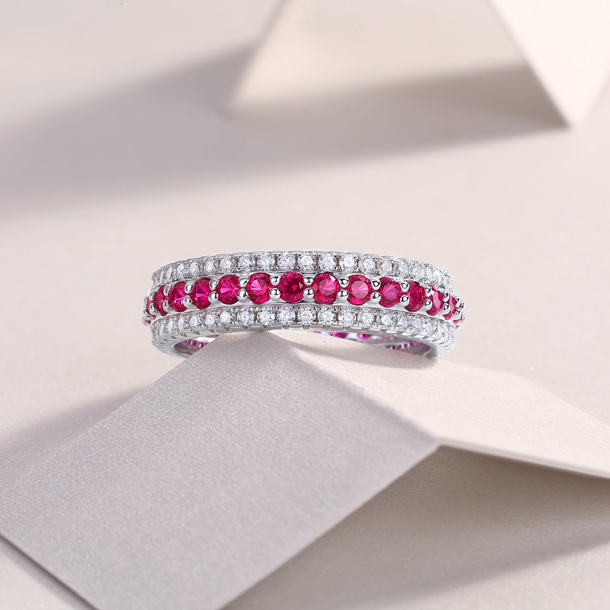 Bague en argent sterling S925 3,6 g, triple rangée pavée, rubis synthétique, bande éternelle plaquée platine, anneau de promesse pour femme - IVOIRART.COM