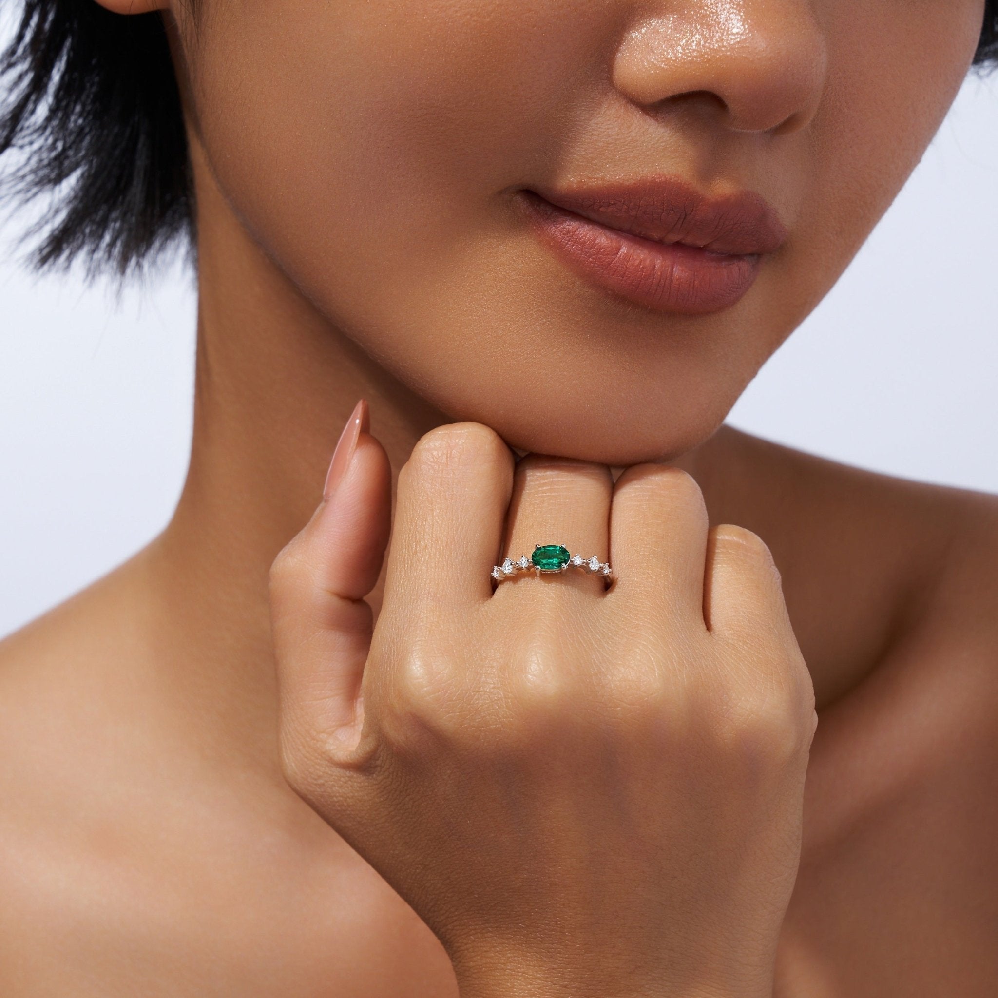 Bague fine en argent S925 1,2 g plaquée platine avec émeraude octogonale - IVOIRART.COM