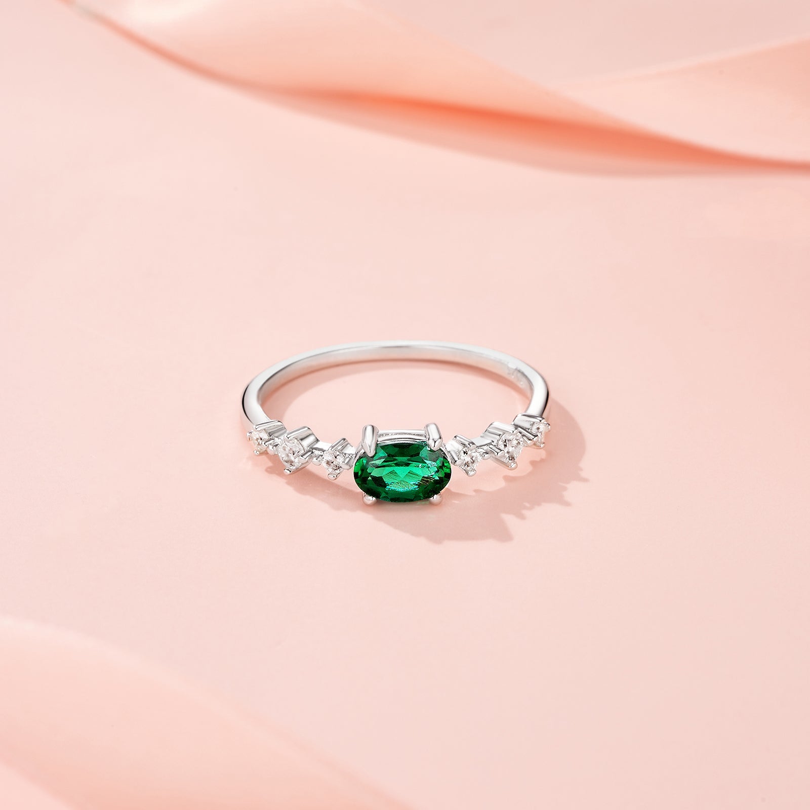 Bague fine en argent S925 1,2 g plaquée platine avec émeraude octogonale - IVOIRART.COM