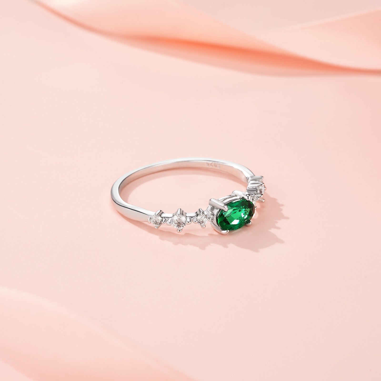 Bague fine en argent S925 1,2 g plaquée platine avec émeraude octogonale - IVOIRART.COM
