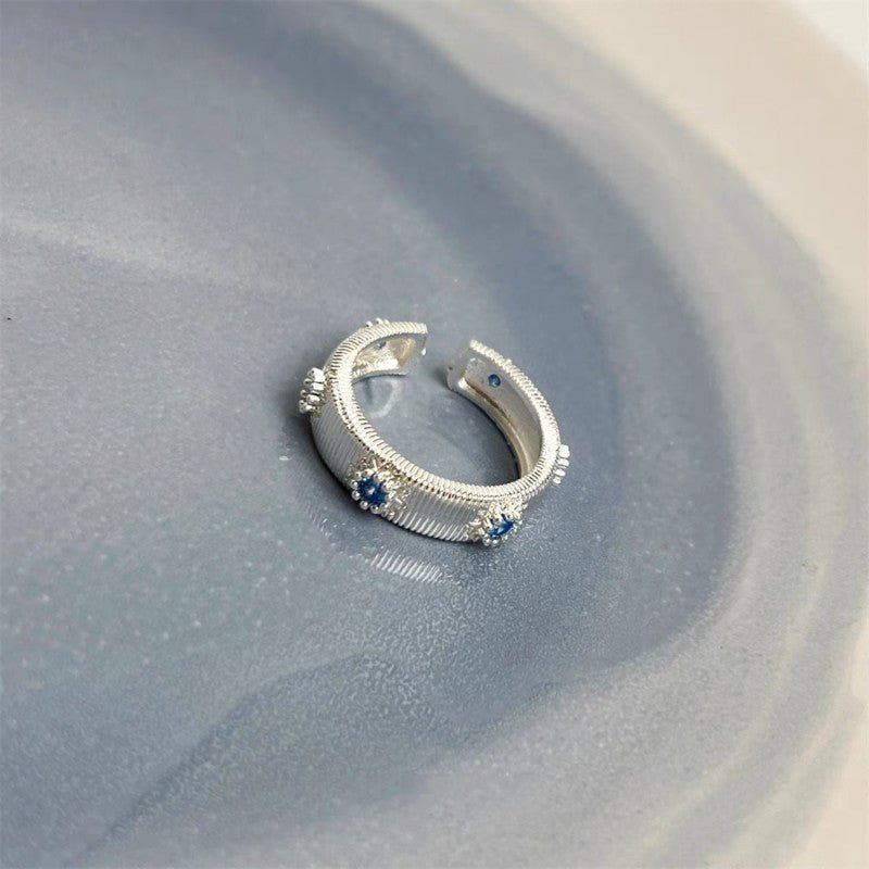Bague fine en argent sterling 999 brossé avec zircon bleu, style rétro élégant - IVOIRART.COM