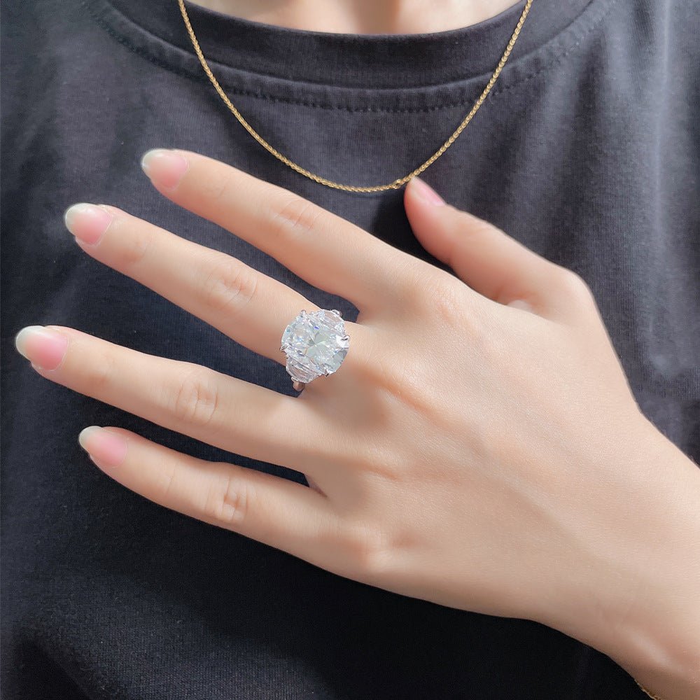 Bague Large 10 Carats Moissanite Taille Coussin Rectangulaire en Argent 925 - IVOIRART.COM