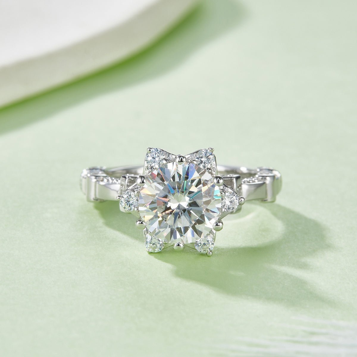 Bague Moissanite 2ct S925 plaquée platine 8mm D-VVS1 Halo étoile US 5-9 et boîte - IVOIRART.COM