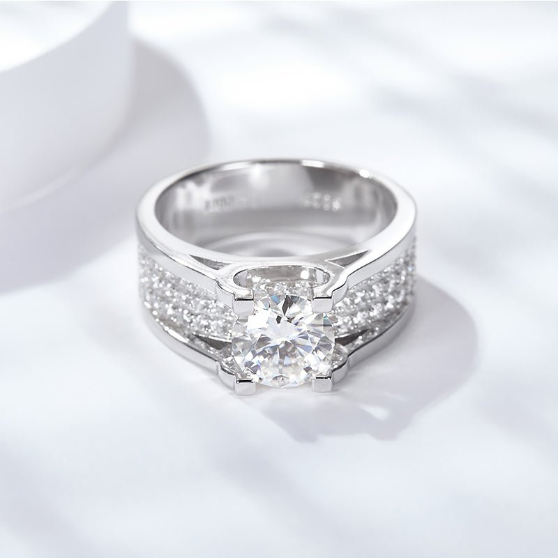 Bague Moissanite S925 large, 1/2ct D-VVS1, shank fendu pavé, plaqué platine, 5-9. - IVOIRART.COM