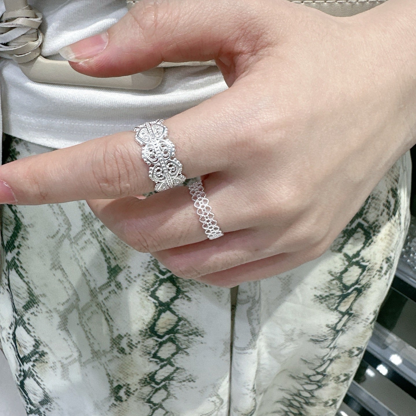 Bague Ouverte Sculptée Large Vintage en Argent Sterling 999, Style Élégant de Palais, Parfaite pour Quotidien, Rendez-vous et Cadeaux, Idéal pour la Saint-Valentin - IVOIRART.COM