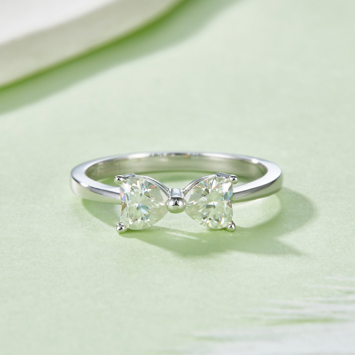 Bague Promesse Nœud Cœur Moissanite 1 Ct D VVS1 Argent S925 Plaqué Platine GRAUS - IVOIRART.COM