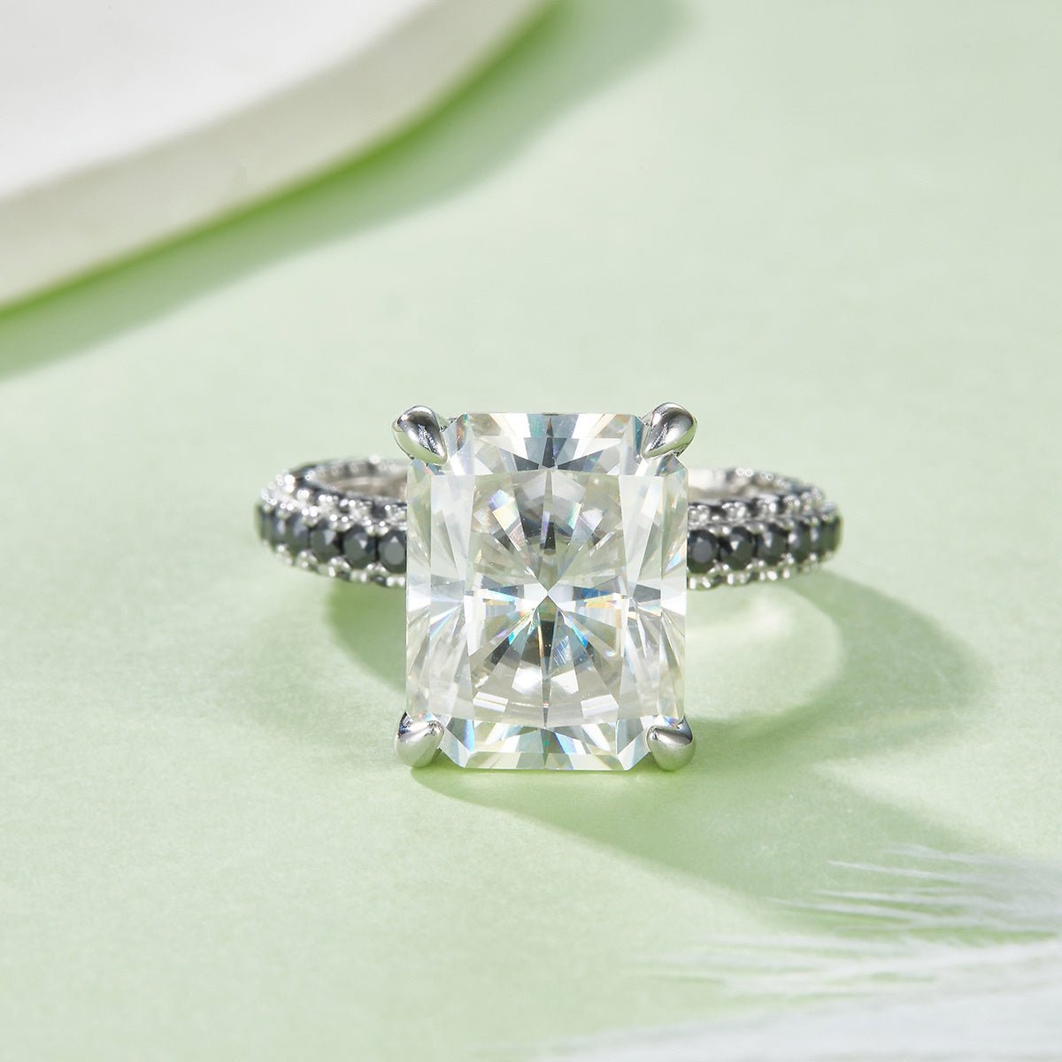 Bague S925 Argent 8ct Moissanite 10x12mm D-VVS1, pavé noir, plaqué Pt tailles US 5-9 - IVOIRART.COM